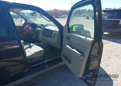 2011 Ford Escape Xlt z USA, uszkodzony, nr VIN 1FMCU0D74BKB24526